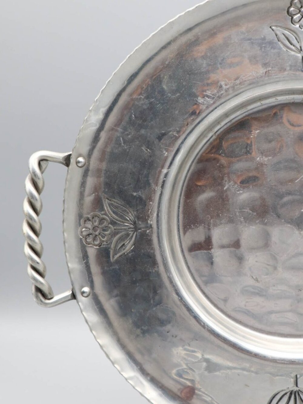 Vtg Mid-Century B.W. Buenilum Floral Hammered Aluminum Serving Tray Rope Handles - Picture 2 of 6